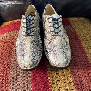 100% snake Python.And nice patten.